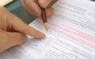 Ce ascund băncile în contractele de credit?