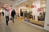 Hainele designerilor de top, la reducere în magazinele româneşti