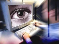 AVERTISMENT: ”Guvernele și corporațiile încearcă să controleze internetul”