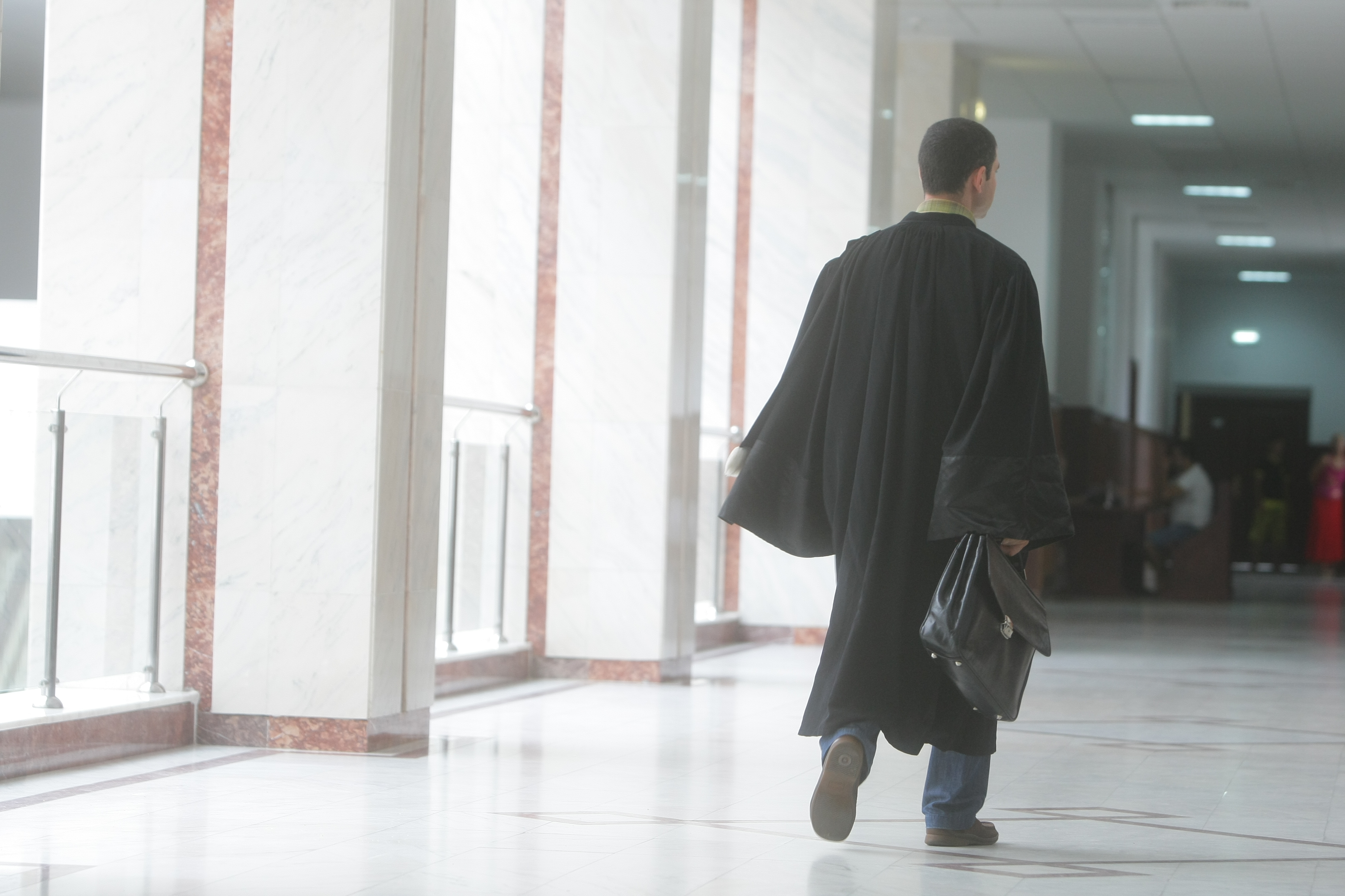 Persoanele cercetate penal în UE, anchetate în limba maternă
