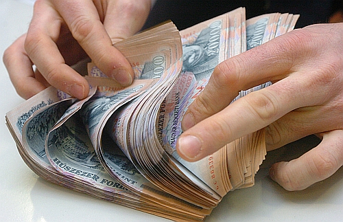 Pe unguri nu-i mai împrumută nimeni!