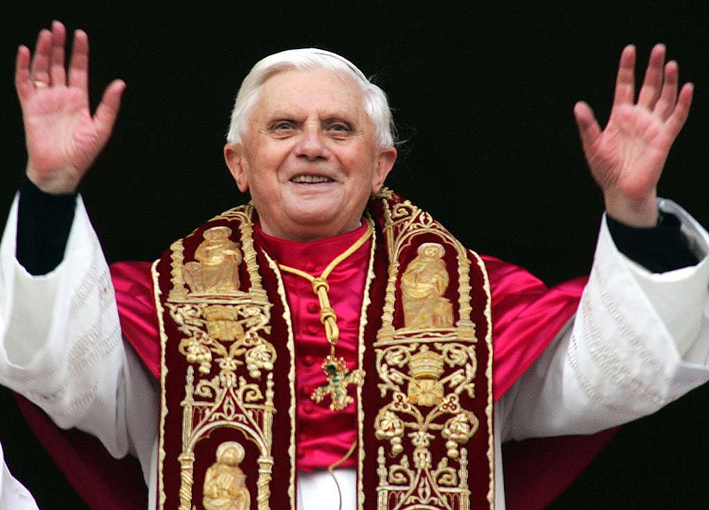 INCREDIBIL: Papa Benedict al XVI-lea renunță la Pontificat . AFLĂ ...