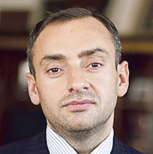 Să nu le dăm un șut în fund tinerilor!