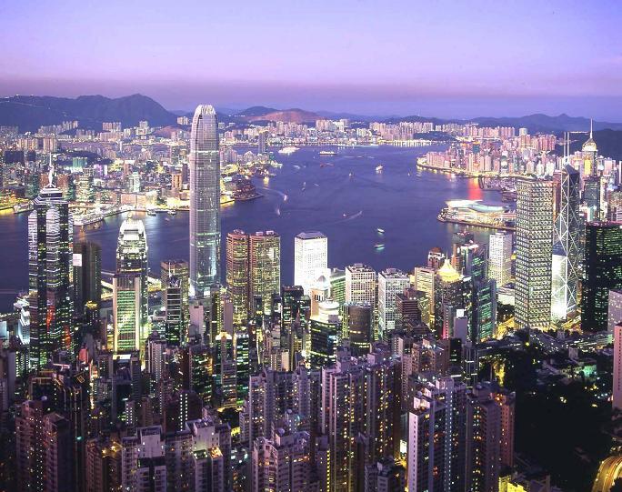Cea mai nouă bulă speculativă se umflă în Hong Kong. Un taxi cu licenţă a ajuns la aproape 1 milion de dolari