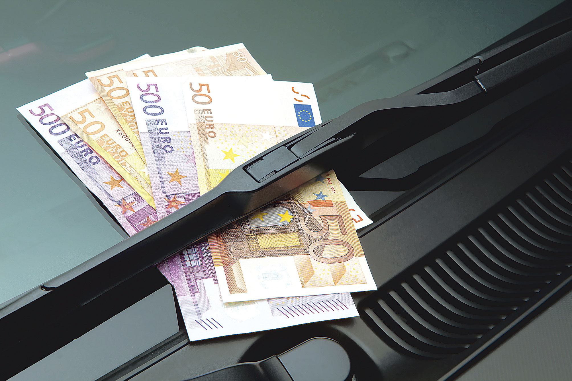 PĂCĂLEALA din CONTRACTELE de asigurare a maşinii. CE NU-ŢI SPUNE NICIODATĂ firma de asigurări