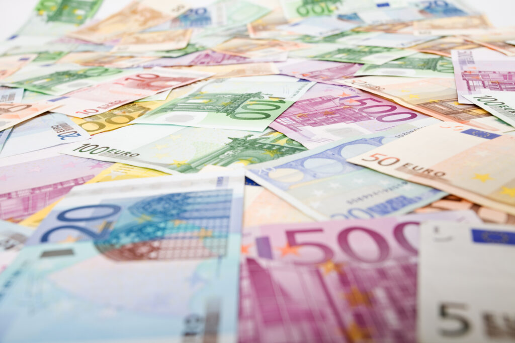 Picket Validation To seek refuge Curs valutar joi, 10 noiembrie. Cât valorează astăzi moneda euro şi dolarul  american? Cifre oficiale BNR – Capital