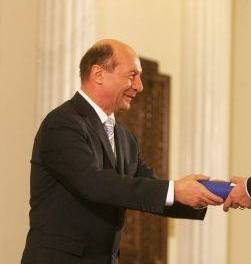Oficiali Renault decorați de președintele Băsescu