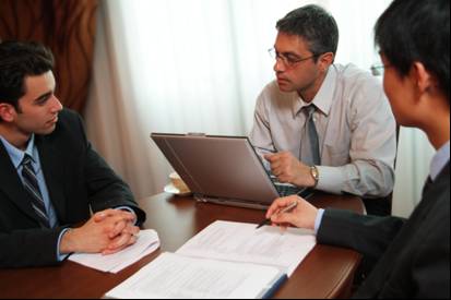 90% din CV-urile românilor conțin minciuni