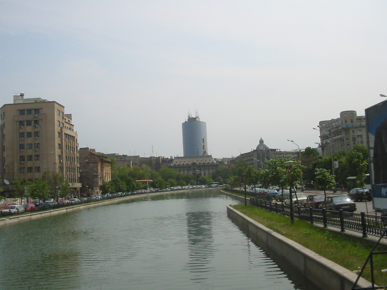 Bucureştenii vor putea să se plimbe cu barca pe Dâmboviţa