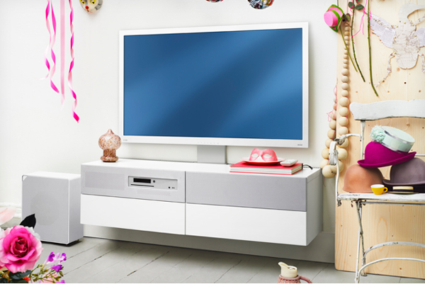 IKEA lansează un nou catalog. Ce face kika în acest timp?