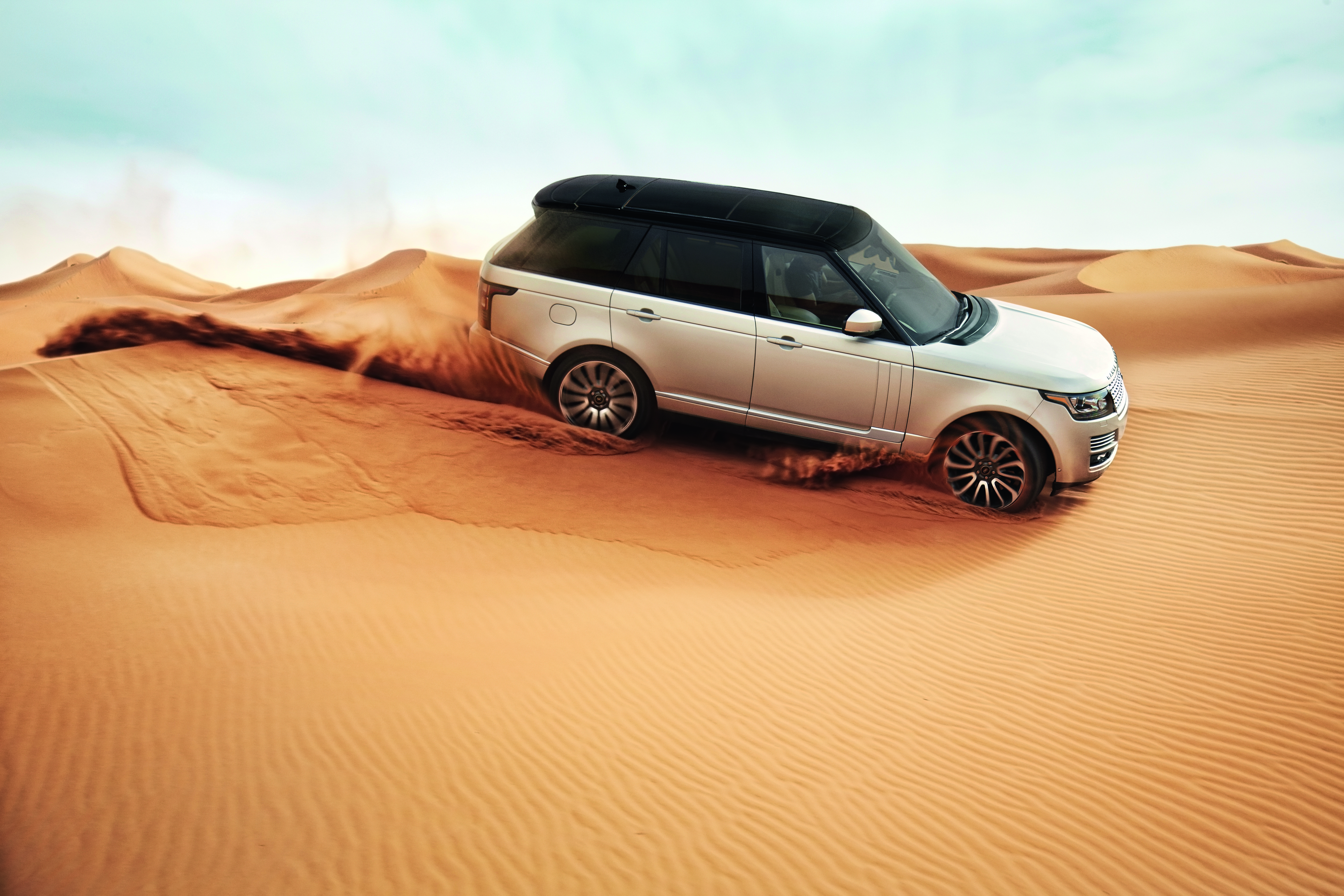Noul Range Rover, prezentat în România. Livrările încep în decembrie