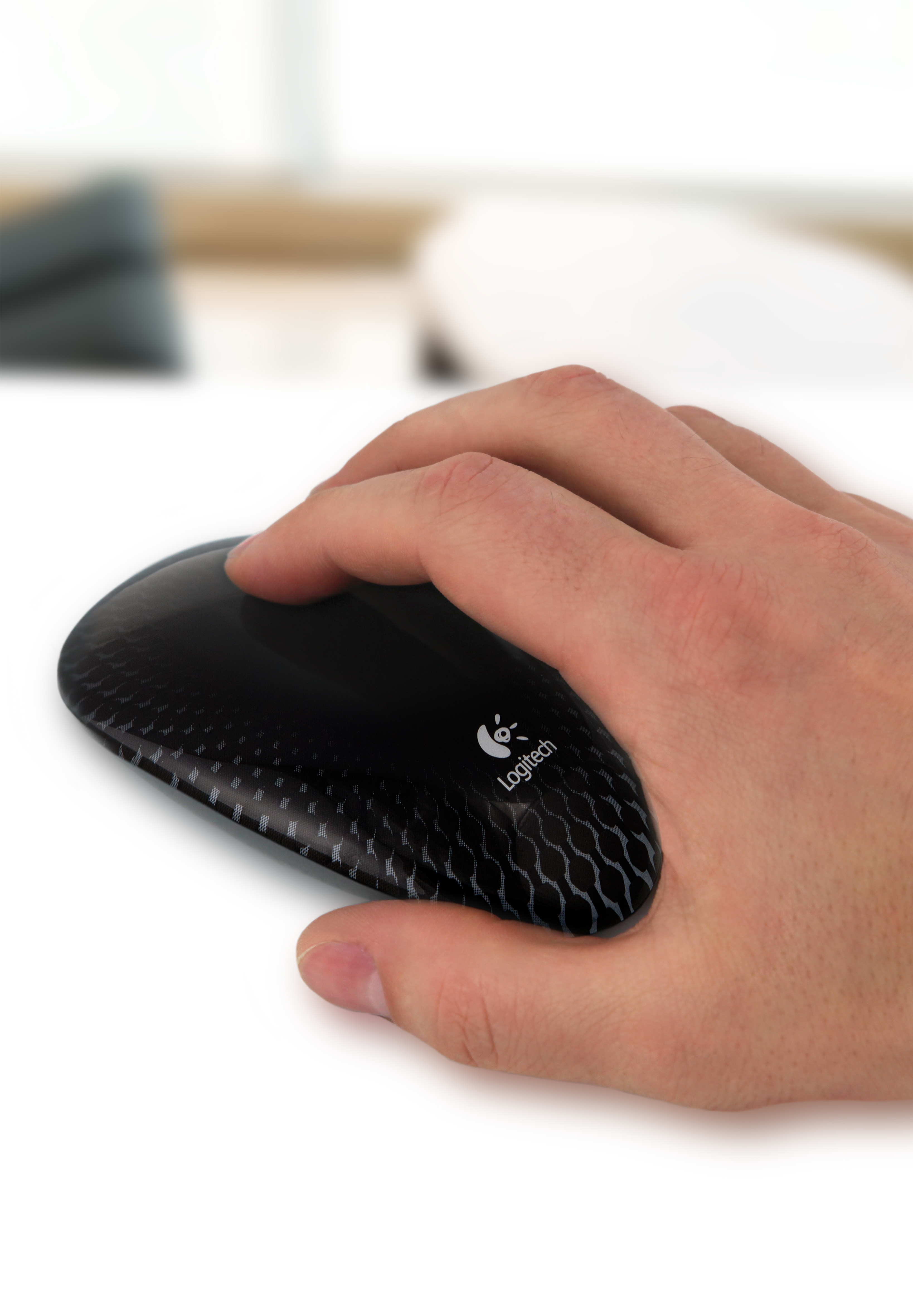 Logitech touch. Мышь Logitech m600. Сенсорная мышь Logitech. Логитеч мышка с сенсорным скроллом. Тактильная компьютерная мышь.
