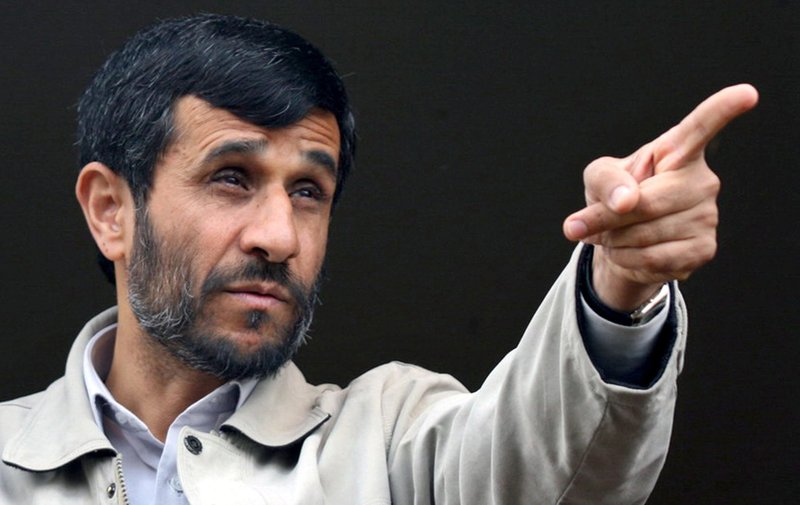 Iranul se revoltă, pentru că dolarul se scumpeşte. Ciocniri pe străzi