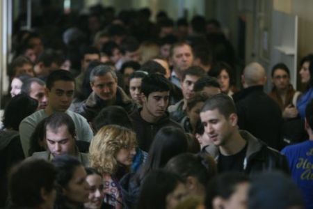 În ce mai cred românii: primărie, armată, biserică, BNR…