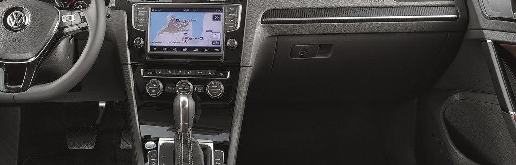 Volkswagen are probleme cu noul Golf. Apa pătrunde în compartimentul pasagerilor
