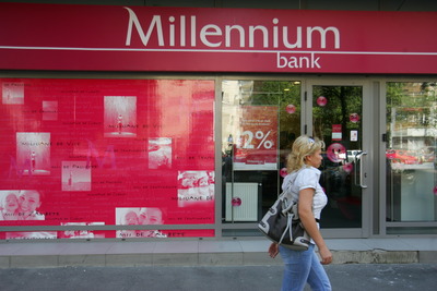 Millennium refinanţează carduri de credit şi overdrafturi la o dobândă de 12%