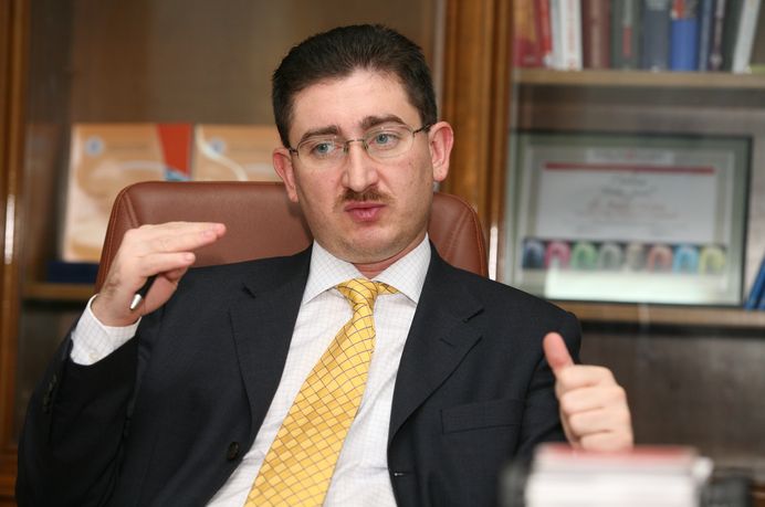 Chiriţoiu: Trebuie să găsim o formulă de plafonare a preţului carburanţilor