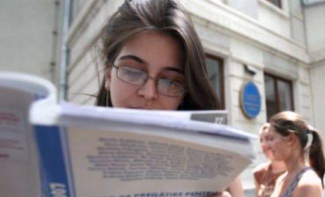 Prima sesiune a examenului naţional de bacalaureatului începe luni