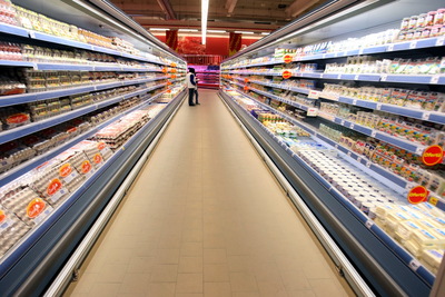 Mâncăm lactate din import de 220 milioane euro