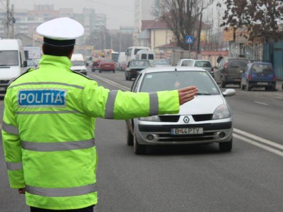 Şoferi, amendaţi pentru că nu au avut maşinile echipate de iarnă
