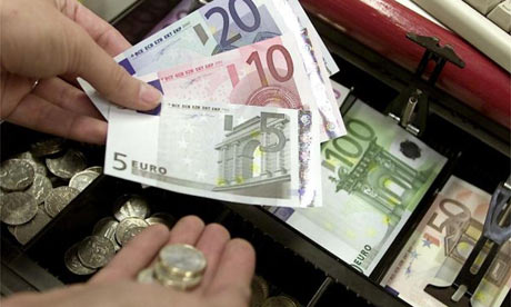 Leul recuperează teren în faţa euro, cursul coborând sub 4,37 lei