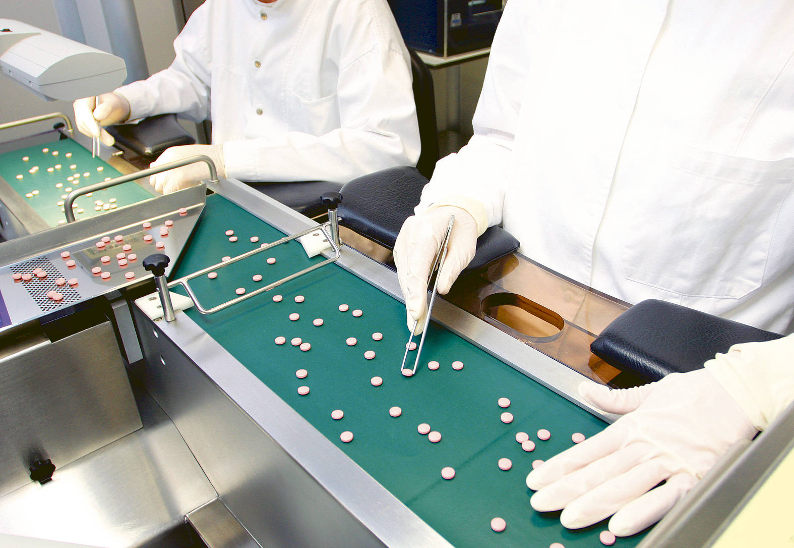 Cum ar putea fi stopat exportul paralel de medicamente, o afacere de 700 de milioane de euro pe an