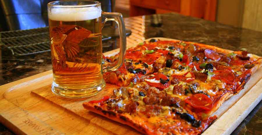 Controale-fulger la terase, pizzerii şi restaurante. Mici şi bere EXPIRATE