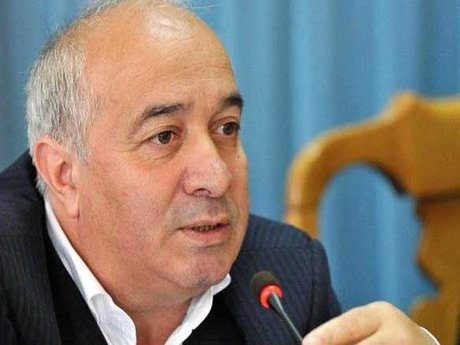 Amendamentele lui Rădulescu la Legea Pământului: Nu poţi obliga un proprietar de teren agricol să se înscrie ca societate comercială